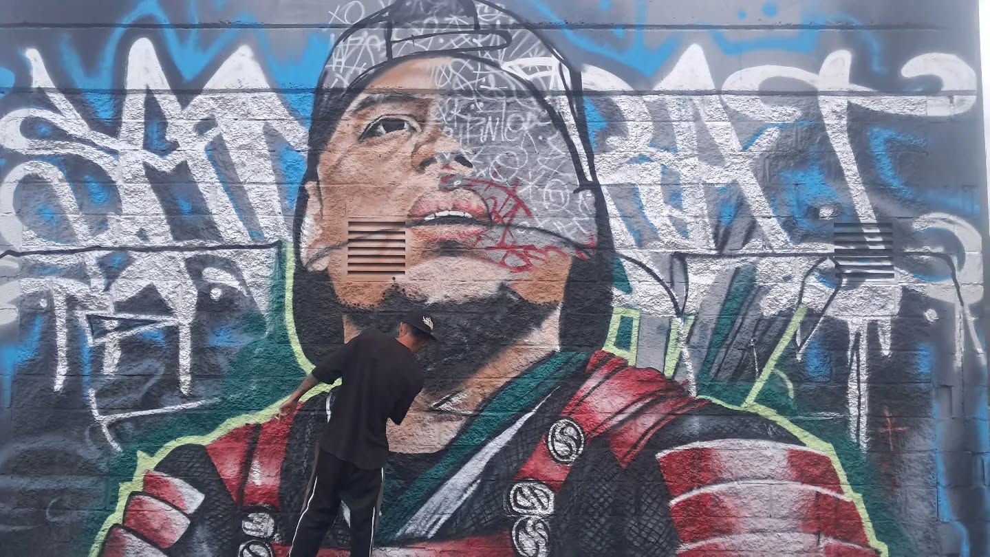 Vandalizan mural en homenaje a El Samurai con mensaje asociado a Abelardo de la Espriella.